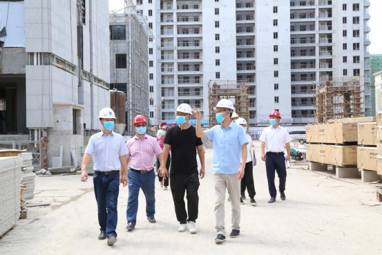 1630629437636931.png 圖為玖璽逸墅項(xiàng)目工地檢查現(xiàn)場.png