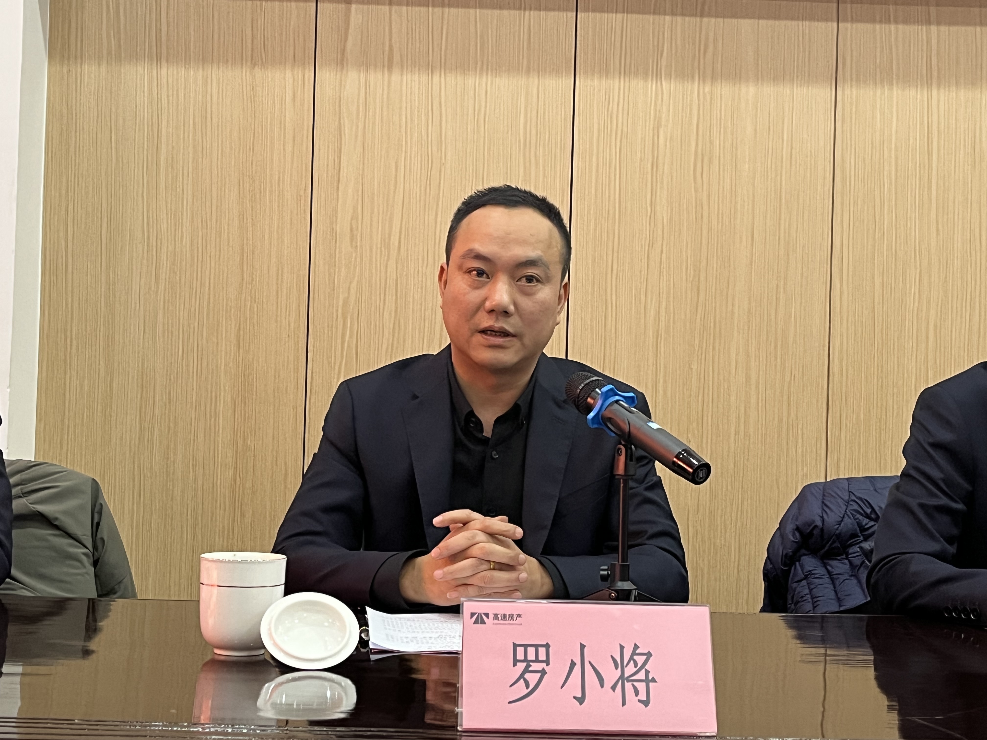 1643268658113056.jpg 臺(tái)州高速集團(tuán)黨委委員、副總經(jīng)理羅小將致辭.jpg