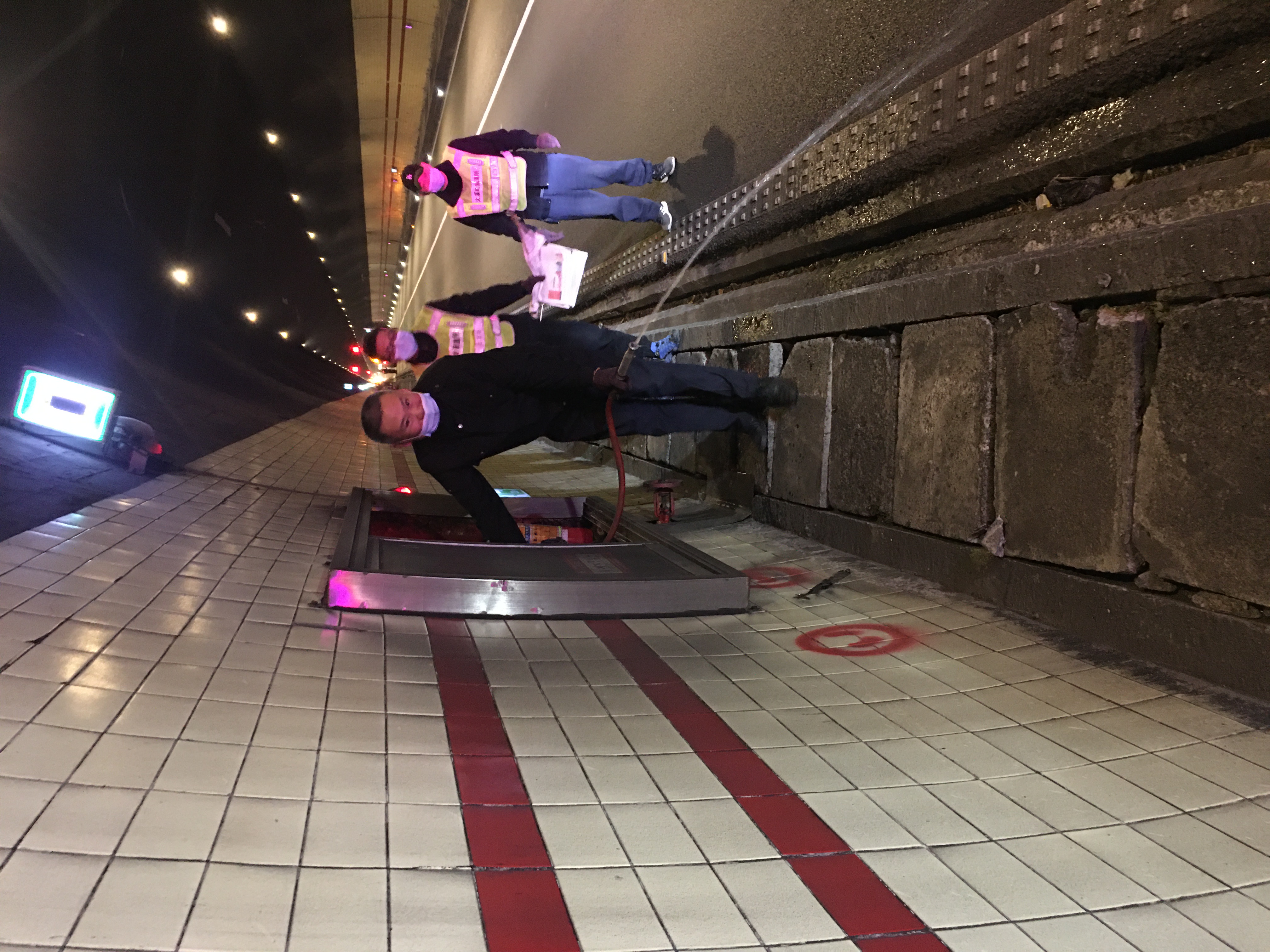 1670953673466204.jpg 檢查消防設備是否正常 王文輝攝.jpg