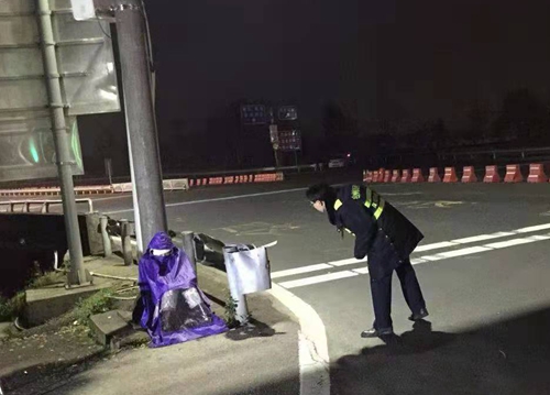 20190307  女子獨留在高速口一整夜_副本.jpg