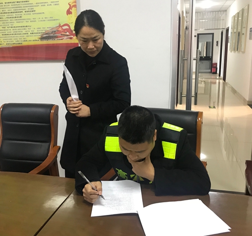 圖為考試現(xiàn)場(chǎng)  陳瑩攝2_副本.jpg